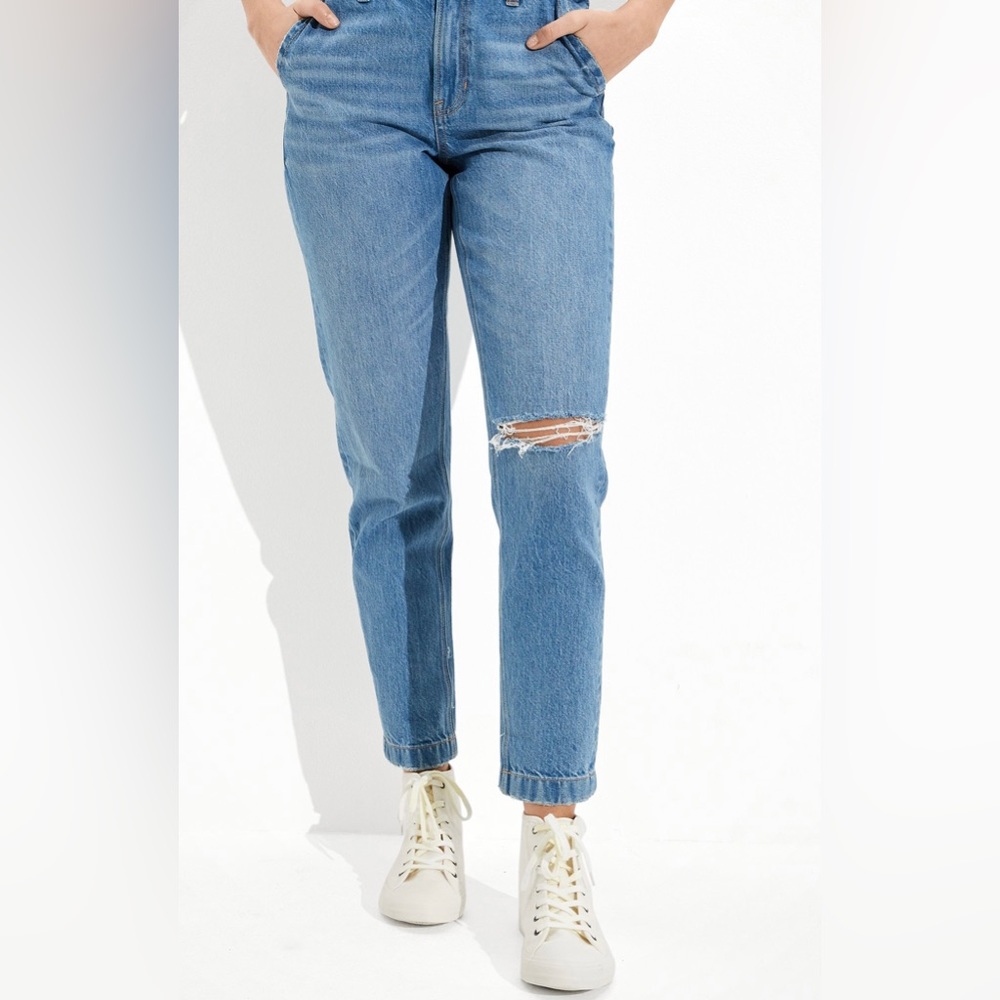 AMERICAN EAGLE HIGHEST RISE, STRETCH, DISTRESSED MOM JEAN